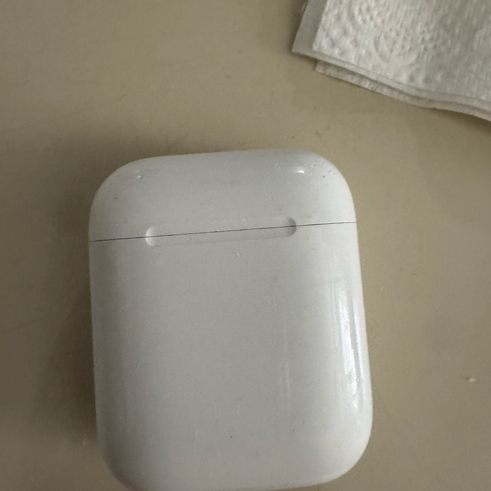 White Wireless Earbuds Charging Case